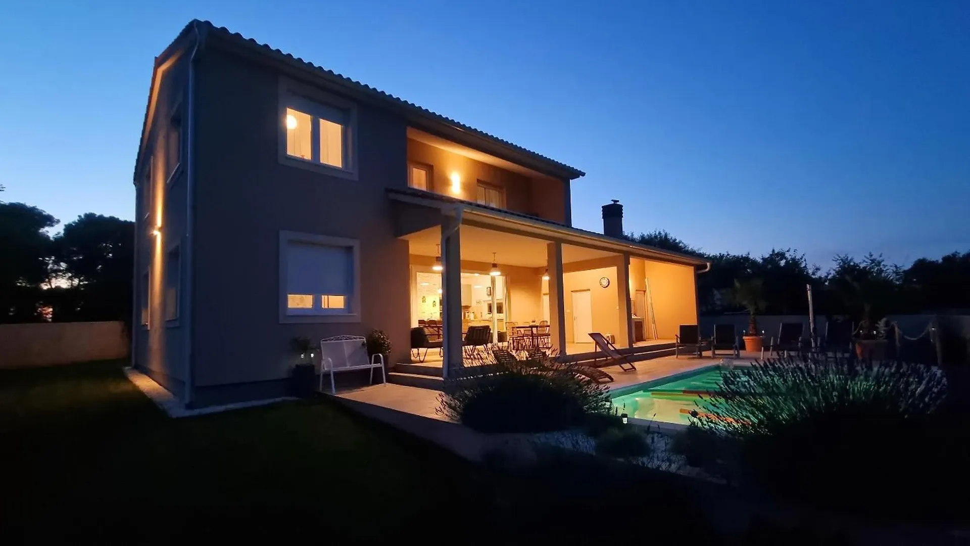 Villa Mira بولا